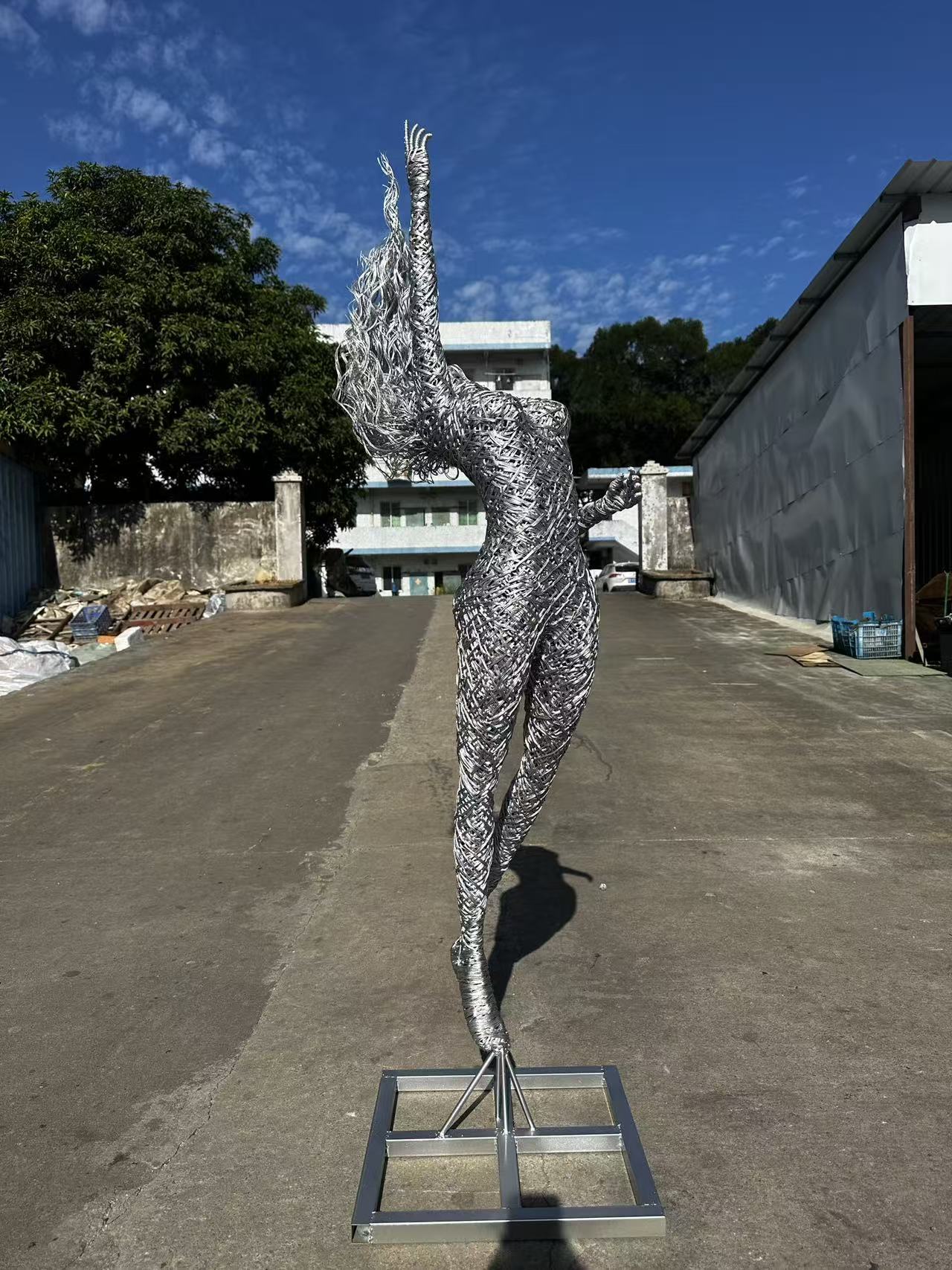 Abstract Figure Sculpture Woven with 304 Stainless Steel Wire