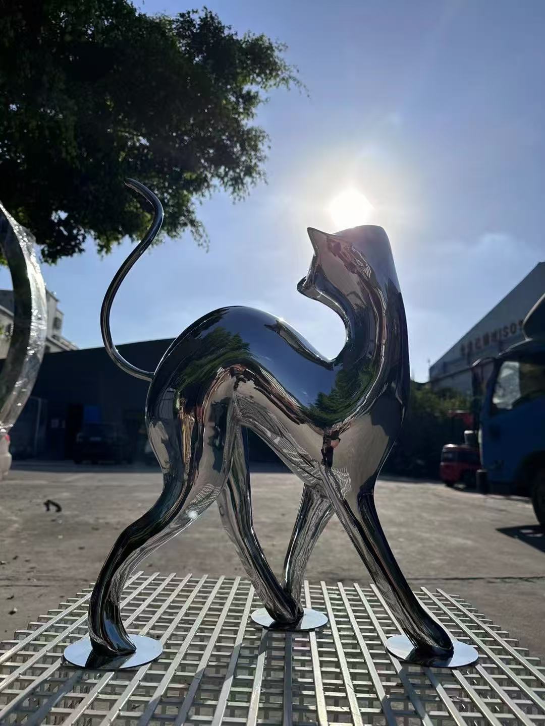 Mirror Finish 304 Stainless Steel Cat Animal Sculpture