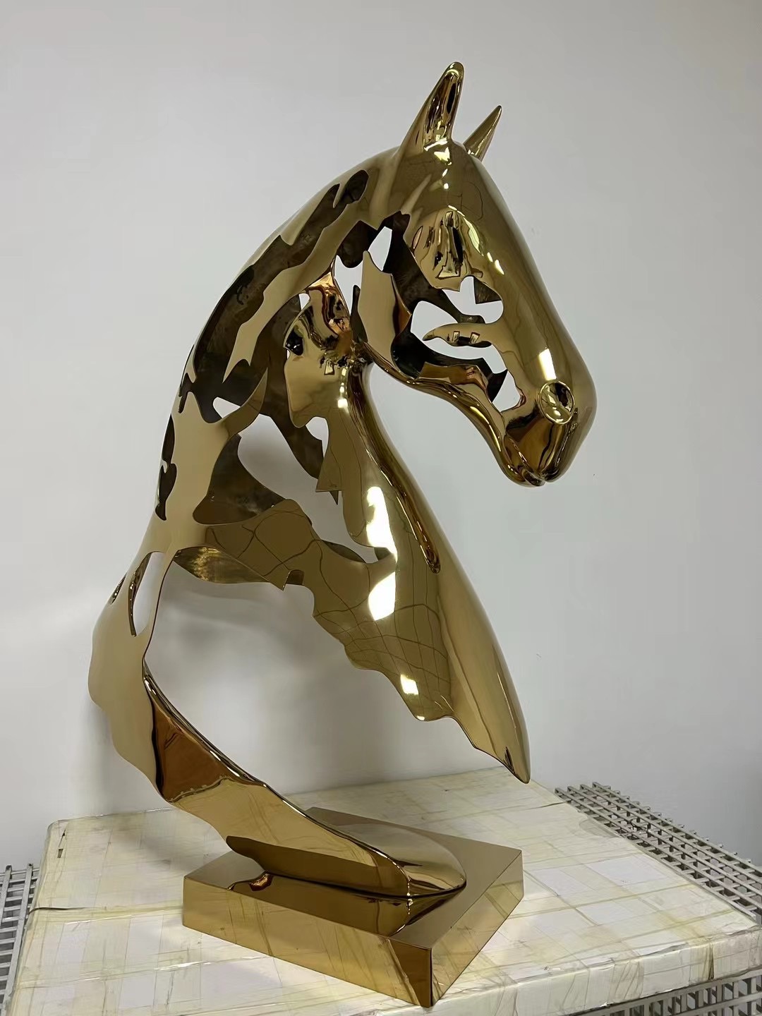 304 Stainless Steel PVD Mirror Hollow Horse Head Ornament