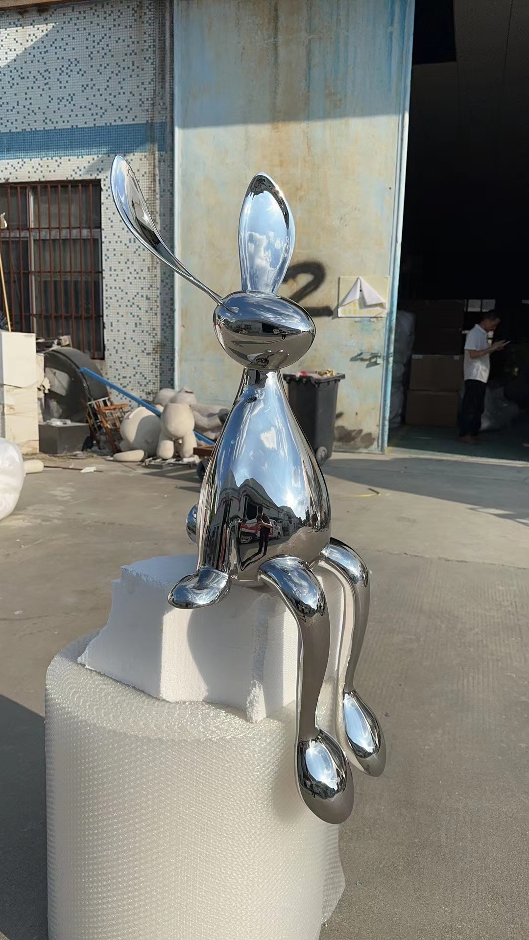 Mirror Polished Stainless Steel Sitting Rabbit Sculpture